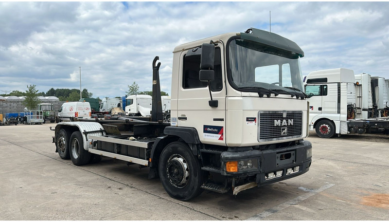 MAN 26.312 (6 CYLINDER / 6X2 / BELGIAN TRUCK IN GOOD CONDITION) - Kamion sa golom šasijom i zatvorenom kabinom: slika 3 MAN 26.312 (6 CYLINDER / 6X2 / BELGIAN TRUCK IN GOOD CONDITION) - Kamion sa golom šasijom i zatvorenom kabinom: slika 3