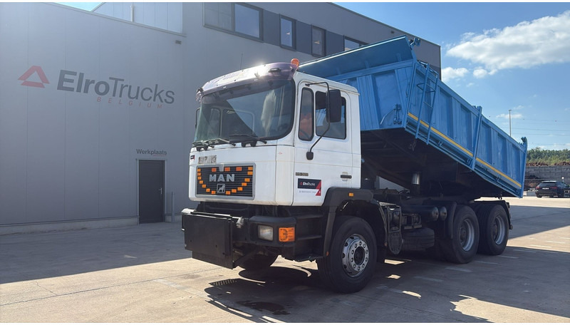 MAN 26.322 (MANUAL PUMP / POMPE MANUELLE / LAMES / GRAND PONT / BIG AXLE) - Istovarivač: slika 1 MAN 26.322 (MANUAL PUMP / POMPE MANUELLE / LAMES / GRAND PONT / BIG AXLE) - Istovarivač: slika 1