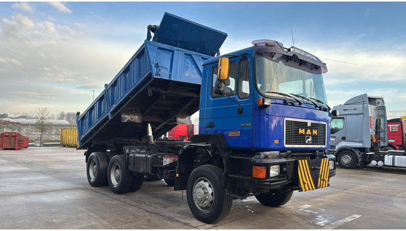 MAN 26.332 (6X6 / BIG AXLE / GRAND PONT / LAMES / POMPE MANUELLE / MANUAL PUMP) - Istovarivač: slika 3 MAN 26.332 (6X6 / BIG AXLE / GRAND PONT / LAMES / POMPE MANUELLE / MANUAL PUMP) - Istovarivač: slika 3