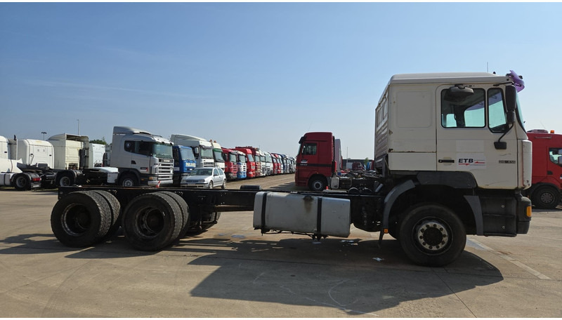 MAN 26.414 (6X4 / 6 CYLINDER / MANUAL GEARBOX / 10 TYRES / LONG CHASSIS / EURO 2) - Kamion sa golom šasijom i zatvorenom kabinom: slika 4 MAN 26.414 (6X4 / 6 CYLINDER / MANUAL GEARBOX / 10 TYRES / LONG CHASSIS / EURO 2) - Kamion sa golom šasijom i zatvorenom kabinom: slika 4