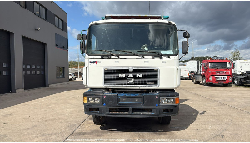 MAN 33.462 (MANUAL PUMP / POMPE MANUELLE / LAMES / GRAND PONT / 6 CYLINDER) - Istovarivač: slika 5 MAN 33.462 (MANUAL PUMP / POMPE MANUELLE / LAMES / GRAND PONT / 6 CYLINDER) - Istovarivač: slika 5