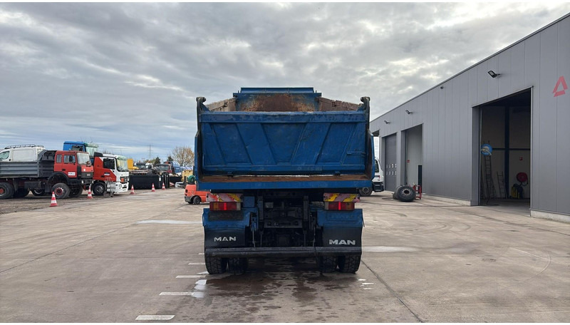 MAN 35.414 (6 CYLINDER / 8X6 / BIG AXLES / STEEL SUSP. / LAMES / GRAND PONT) - Istovarivač: slika 5 MAN 35.414 (6 CYLINDER / 8X6 / BIG AXLES / STEEL SUSP. / LAMES / GRAND PONT) - Istovarivač: slika 5