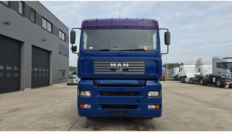 MAN TGA 26.460 (MANUAL PUMP / POMPE MANUELLE / MANUAL GEARBOX / BOITE MANUELLE / 6X2 / FRONT STEEL / DEVANT LAMES) - Kamion sa golom šasijom i zatvorenom kabinom: slika 2 MAN TGA 26.460 (MANUAL PUMP / POMPE MANUELLE / MANUAL GEARBOX / BOITE MANUELLE / 6X2 / FRONT STEEL / DEVANT LAMES) - Kamion sa golom šasijom i zatvorenom kabinom: slika 2