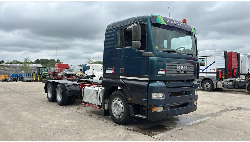 MAN TGA 26.510 (MANUAL PUMP / 6X4 / FRONT STEEL / POMPE MANUELLE / 10 TYRES) - Kamion sa golom šasijom i zatvorenom kabinom: slika 2 MAN TGA 26.510 (MANUAL PUMP / 6X4 / FRONT STEEL / POMPE MANUELLE / 10 TYRES) - Kamion sa golom šasijom i zatvorenom kabinom: slika 2