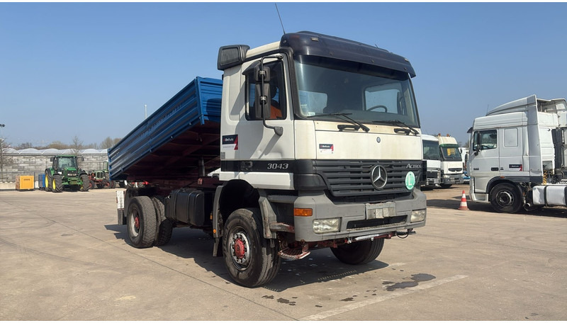 Mercedes-Benz Actros 1843 (4X4 / EPS / GRAND PONT / LAMES / V6 / 2 PONTS) - Istovarivač: slika 2 Mercedes-Benz Actros 1843 (4X4 / EPS / GRAND PONT / LAMES / V6 / 2 PONTS) - Istovarivač: slika 2