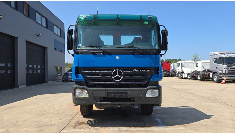 Mercedes-Benz Actros 2636 (MP2 / LAMES / STEEL SUSP. / BOITE MANUELLE / RETARDER !! / TRES PROPRE) - Kamion sa golom šasijom i zatvorenom kabinom: slika 2 Mercedes-Benz Actros 2636 (MP2 / LAMES / STEEL SUSP. / BOITE MANUELLE / RETARDER !! / TRES PROPRE) - Kamion sa golom šasijom i zatvorenom kabinom: slika 2