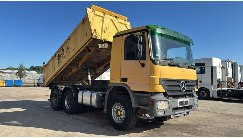 Mercedes-Benz Actros 2641 (EPS / PARFAIT ETAT / LAMES / GRAND PONT / 6X4 / MP2) - Istovarivač: slika 2 Mercedes-Benz Actros 2641 (EPS / PARFAIT ETAT / LAMES / GRAND PONT / 6X4 / MP2) - Istovarivač: slika 2