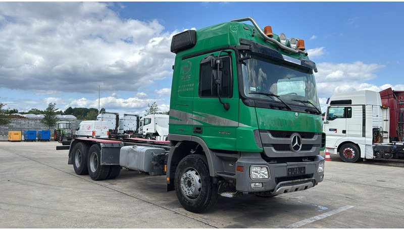 Mercedes-Benz Actros 2646 (LAMES / V6 / GRAND PONT / STEEL SUSP / MP3 / BOITE MANUELLE) - Kamion sa golom šasijom i zatvorenom kabinom: slika 2 Mercedes-Benz Actros 2646 (LAMES / V6 / GRAND PONT / STEEL SUSP / MP3 / BOITE MANUELLE) - Kamion sa golom šasijom i zatvorenom kabinom: slika 2