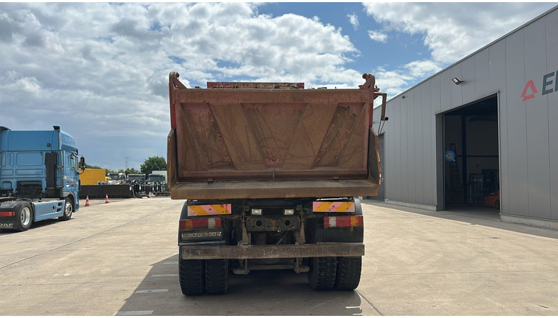 Mercedes-Benz Actros 4143 (8X6 / LAMES / EPS / V6 / GRAND PONT / BIG AXLE / 3 PEDALES) - Istovarivač: slika 4 Mercedes-Benz Actros 4143 (8X6 / LAMES / EPS / V6 / GRAND PONT / BIG AXLE / 3 PEDALES) - Istovarivač: slika 4
