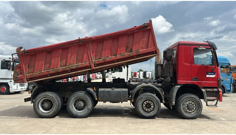Mercedes-Benz Actros 4143 (8X6 / LAMES / EPS / V6 / GRAND PONT / BIG AXLE / 3 PEDALES) - Istovarivač: slika 5 Mercedes-Benz Actros 4143 (8X6 / LAMES / EPS / V6 / GRAND PONT / BIG AXLE / 3 PEDALES) - Istovarivač: slika 5