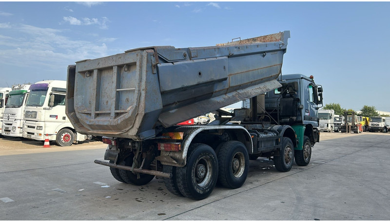 Mercedes-Benz Actros 4143 (8X8 / BOITE MANUELLE / LAMES / GRAND PONT / STEEL SUSP. / BIG AXLE) - Istovarivač: slika 4 Mercedes-Benz Actros 4143 (8X8 / BOITE MANUELLE / LAMES / GRAND PONT / STEEL SUSP. / BIG AXLE) - Istovarivač: slika 4