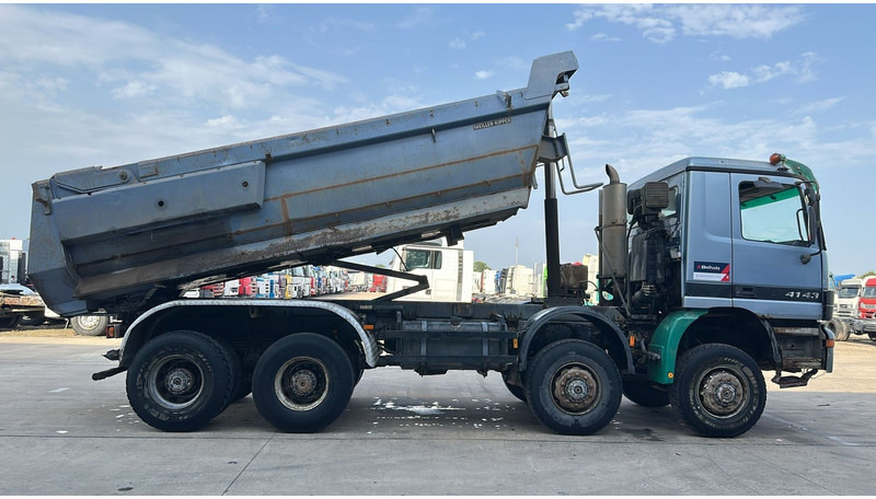 Mercedes-Benz Actros 4143 (8X8 / BOITE MANUELLE / LAMES / GRAND PONT / STEEL SUSP. / BIG AXLE) - Istovarivač: slika 3 Mercedes-Benz Actros 4143 (8X8 / BOITE MANUELLE / LAMES / GRAND PONT / STEEL SUSP. / BIG AXLE) - Istovarivač: slika 3