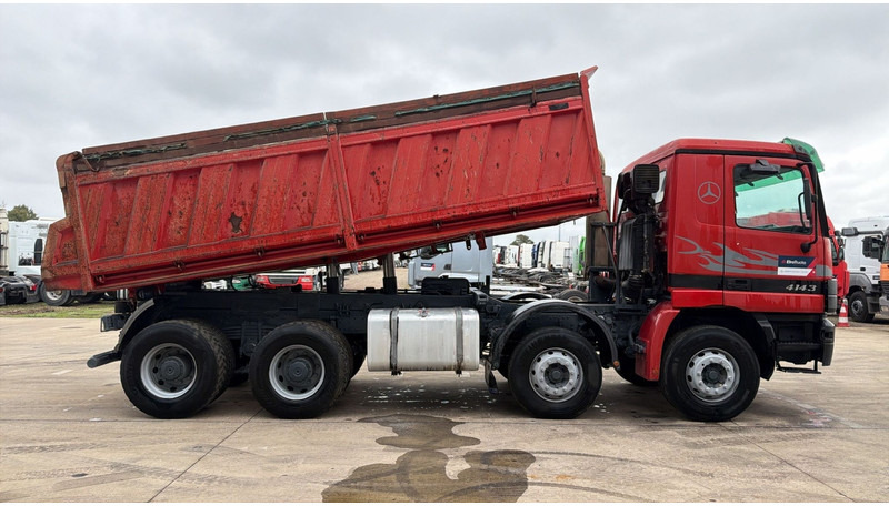 Mercedes-Benz Actros 4143 (GRAND PONT / BOITE MANUELLE / LAMES / 8X4 / STEEL SUSP.) - Istovarivač: slika 4 Mercedes-Benz Actros 4143 (GRAND PONT / BOITE MANUELLE / LAMES / 8X4 / STEEL SUSP.) - Istovarivač: slika 4