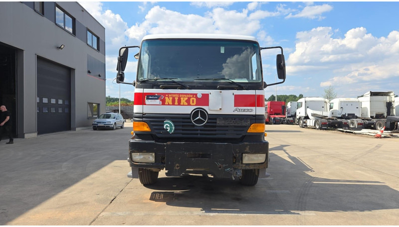 Mercedes-Benz Atego 1823 (BIG AXLE / STEEL SUSP. / LAMES / BOITE MANUELLE / MANUAL GETRIEBE) - Kamion za prevoz kontejnera/ Kamion sa promenjivim sandukom: slika 2 Mercedes-Benz Atego 1823 (BIG AXLE / STEEL SUSP. / LAMES / BOITE MANUELLE / MANUAL GETRIEBE) - Kamion za prevoz kontejnera/ Kamion sa promenjivim sandukom: slika 2