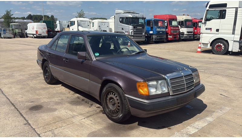 Mercedes-Benz E-Klasse 200 (GERMAN CAR / VOITURE D'ALLEMAGNE / ESSENCE / PETROL / MANUAL) - Limuzina: slika 3 Mercedes-Benz E-Klasse 200 (GERMAN CAR / VOITURE D'ALLEMAGNE / ESSENCE / PETROL / MANUAL) - Limuzina: slika 3