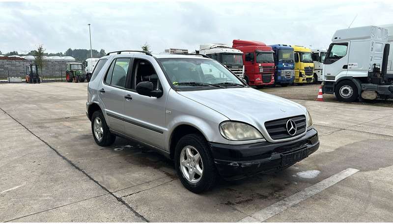 Mercedes-Benz M-Klasse ML 270 CDI - SUVSUV: slika 3 Mercedes-Benz M-Klasse ML 270 CDI - SUVSUV: slika 3