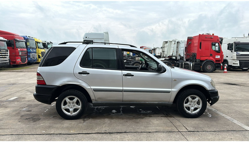 Mercedes-Benz M-Klasse ML 270 CDI - SUVSUV: slika 4 Mercedes-Benz M-Klasse ML 270 CDI - SUVSUV: slika 4