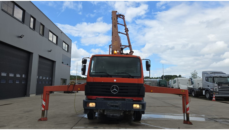 Mercedes-Benz SK 1824 (V6 / LAMES / GRAND PONT / PUTZMEISTER 24M/ JOYSTICK / RADIO) - Auto pumpa za beton: slika 5 Mercedes-Benz SK 1824 (V6 / LAMES / GRAND PONT / PUTZMEISTER 24M/ JOYSTICK / RADIO) - Auto pumpa za beton: slika 5