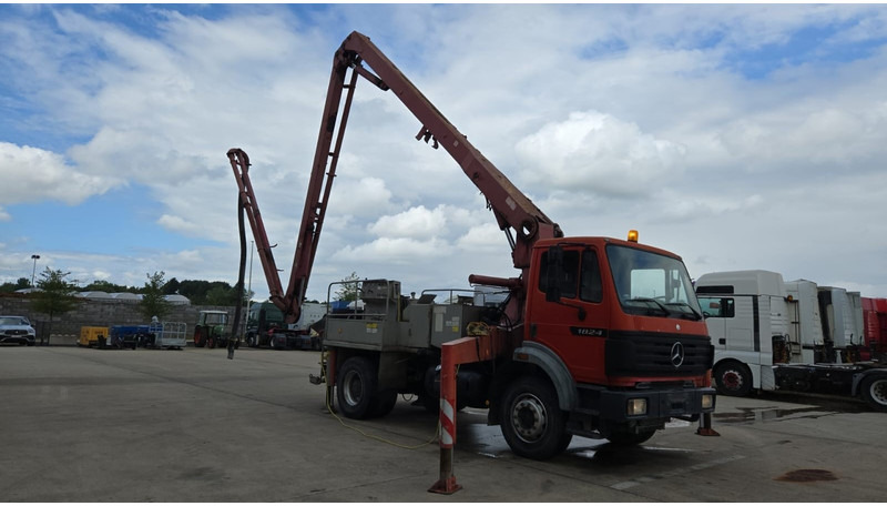 Mercedes-Benz SK 1824 (V6 / LAMES / GRAND PONT / PUTZMEISTER 24M/ JOYSTICK / RADIO) - Auto pumpa za beton: slika 3 Mercedes-Benz SK 1824 (V6 / LAMES / GRAND PONT / PUTZMEISTER 24M/ JOYSTICK / RADIO) - Auto pumpa za beton: slika 3