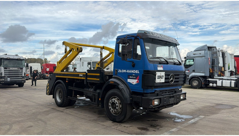 Mercedes-Benz SK 1831 (LAMES / STEEL SUSP. / V6 / BOITE MANUELLE / GRANT PONT / BIG AXLE) - Kamion za prevoz kontejnera/ Kamion sa promenjivim sandukom, Kamion sa dizalicom: slika 5 Mercedes-Benz SK 1831 (LAMES / STEEL SUSP. / V6 / BOITE MANUELLE / GRANT PONT / BIG AXLE) - Kamion za prevoz kontejnera/ Kamion sa promenjivim sandukom, Kamion sa dizalicom: slika 5