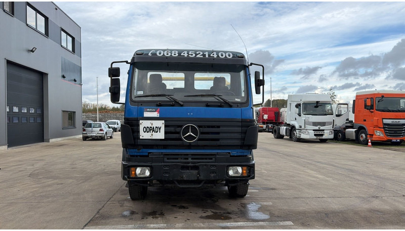 Mercedes-Benz SK 1831 (LAMES / STEEL SUSP. / V6 / BOITE MANUELLE / GRANT PONT / BIG AXLE) - Kamion za prevoz kontejnera/ Kamion sa promenjivim sandukom, Kamion sa dizalicom: slika 2 Mercedes-Benz SK 1831 (LAMES / STEEL SUSP. / V6 / BOITE MANUELLE / GRANT PONT / BIG AXLE) - Kamion za prevoz kontejnera/ Kamion sa promenjivim sandukom, Kamion sa dizalicom: slika 2