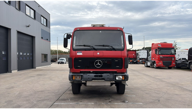 Mercedes-Benz SK 2233 (LAMES / GRAND PONT / V8 AVEC 2X TURBO / BIG AXLE) - Kamion sa golom šasijom i zatvorenom kabinom: slika 2 Mercedes-Benz SK 2233 (LAMES / GRAND PONT / V8 AVEC 2X TURBO / BIG AXLE) - Kamion sa golom šasijom i zatvorenom kabinom: slika 2