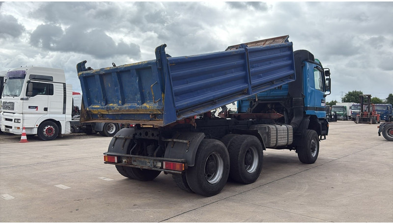 Mercedes-Benz actros 3340 (6X6 / BOITE MANUELLE /MANUAL GEARBOX / 3 PONTS / V6 / MP1) - Istovarivač: slika 5 Mercedes-Benz actros 3340 (6X6 / BOITE MANUELLE /MANUAL GEARBOX / 3 PONTS / V6 / MP1) - Istovarivač: slika 5