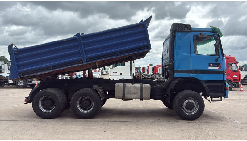 Mercedes-Benz actros 3340 (6X6 / BOITE MANUELLE /MANUAL GEARBOX / 3 PONTS / V6 / MP1) - Istovarivač: slika 4 Mercedes-Benz actros 3340 (6X6 / BOITE MANUELLE /MANUAL GEARBOX / 3 PONTS / V6 / MP1) - Istovarivač: slika 4