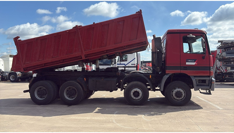 Mercedes-Benz actros 4140 (EPS / 8X6 / LAMES / GRAND PONT / GRAND BENNE / 3 PONTS / TRES BONNE ETAT) - Istovarivač: slika 4 Mercedes-Benz actros 4140 (EPS / 8X6 / LAMES / GRAND PONT / GRAND BENNE / 3 PONTS / TRES BONNE ETAT) - Istovarivač: slika 4