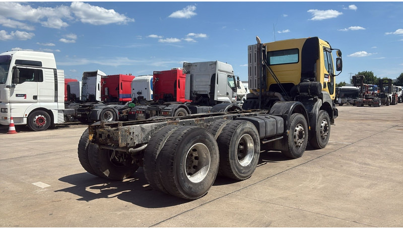 Renault KERAX 420 (BOITE MANUELLE / 8X4 / LAMES / MANUAL GEARBOX) - Kamion sa golom šasijom i zatvorenom kabinom: slika 5 Renault KERAX 420 (BOITE MANUELLE / 8X4 / LAMES / MANUAL GEARBOX) - Kamion sa golom šasijom i zatvorenom kabinom: slika 5