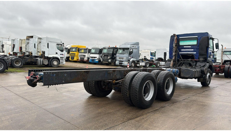 Renault Kerax 385 (POMPE MANUELLE / BOITE MANUELLE / LAMES / STEEL SUSP.) - Kamion sa golom šasijom i zatvorenom kabinom: slika 4 Renault Kerax 385 (POMPE MANUELLE / BOITE MANUELLE / LAMES / STEEL SUSP.) - Kamion sa golom šasijom i zatvorenom kabinom: slika 4