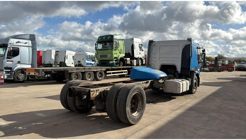 Renault Premium 320 (BOITE MANUELLE / MANUAL GEARBOX) - Kamion sa golom šasijom i zatvorenom kabinom: slika 4 Renault Premium 320 (BOITE MANUELLE / MANUAL GEARBOX) - Kamion sa golom šasijom i zatvorenom kabinom: slika 4