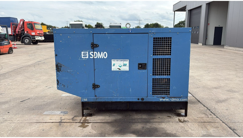 SDMO J66K (JOHN DEERE ENGINE / 3 PHASES / 66 KVA / BE MACHINE) - Set generatora: slika 5 SDMO J66K (JOHN DEERE ENGINE / 3 PHASES / 66 KVA / BE MACHINE) - Set generatora: slika 5