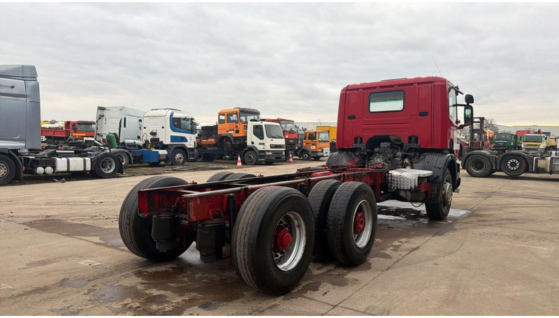 Scania 124 - 400 (MANUAL PUMP / 6X2 / BIG AXLE / GRAND PONT / POMPE MANUELLE) - Kamion sa golom šasijom i zatvorenom kabinom: slika 4 Scania 124 - 400 (MANUAL PUMP / 6X2 / BIG AXLE / GRAND PONT / POMPE MANUELLE) - Kamion sa golom šasijom i zatvorenom kabinom: slika 4