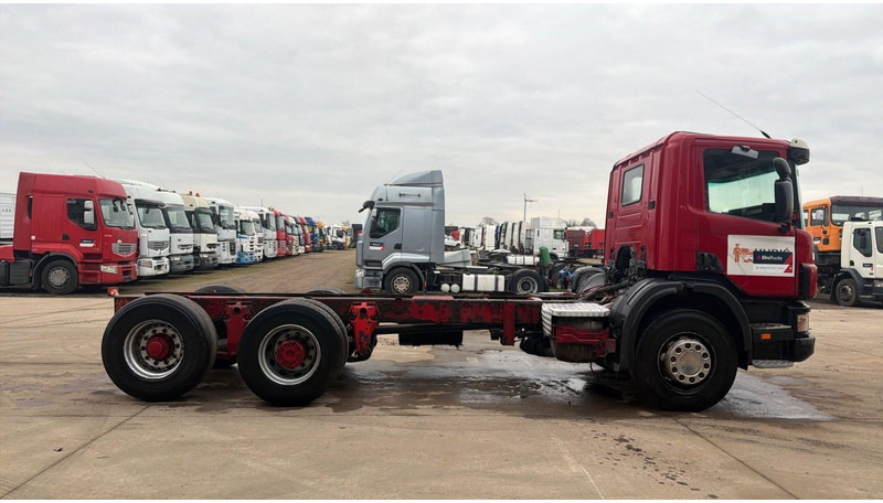 Scania 124 - 400 (MANUAL PUMP / 6X2 / BIG AXLE / GRAND PONT / POMPE MANUELLE) - Kamion sa golom šasijom i zatvorenom kabinom: slika 3 Scania 124 - 400 (MANUAL PUMP / 6X2 / BIG AXLE / GRAND PONT / POMPE MANUELLE) - Kamion sa golom šasijom i zatvorenom kabinom: slika 3