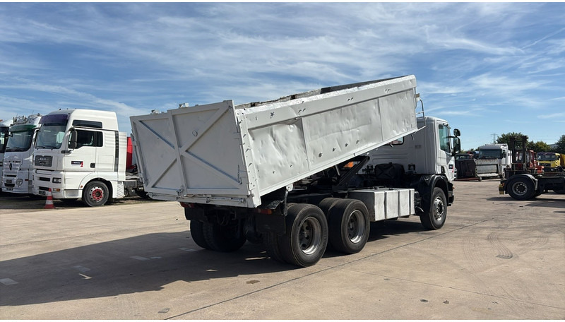 Scania 94 - 260 (BOITE MANUELLE / LAMES / STEEL SUSP. / 6X4 / MANUAL GEARBOX) - Istovarivač: slika 4 Scania 94 - 260 (BOITE MANUELLE / LAMES / STEEL SUSP. / 6X4 / MANUAL GEARBOX) - Istovarivač: slika 4
