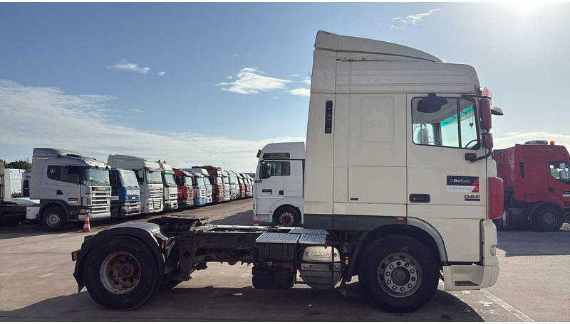 DAF 105 XF 460 (BOITE MANUELLE / MANUAL GEARBOX) - Tegljač: slika 4 DAF 105 XF 460 (BOITE MANUELLE / MANUAL GEARBOX) - Tegljač: slika 4