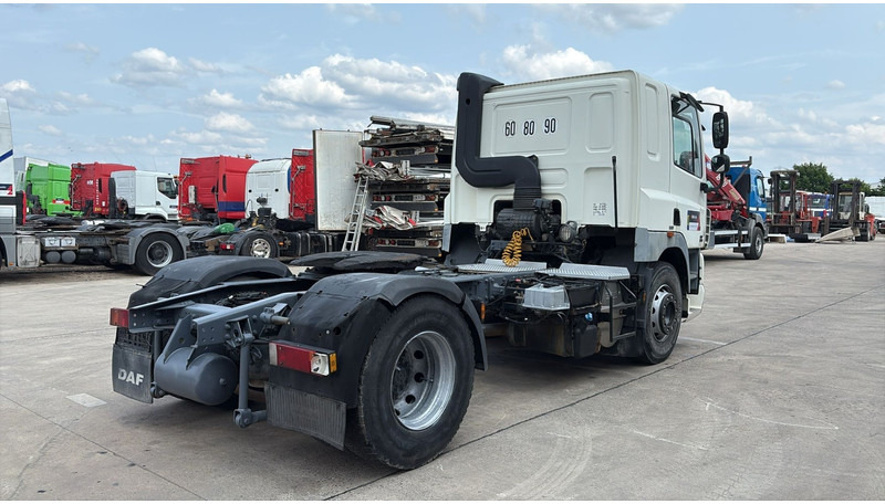 DAF 85 CF 410 (LOW CABIN / PETIT CABINE / TRES PROPRE / CLEAN CONDITION) - Tegljač: slika 5 DAF 85 CF 410 (LOW CABIN / PETIT CABINE / TRES PROPRE / CLEAN CONDITION) - Tegljač: slika 5