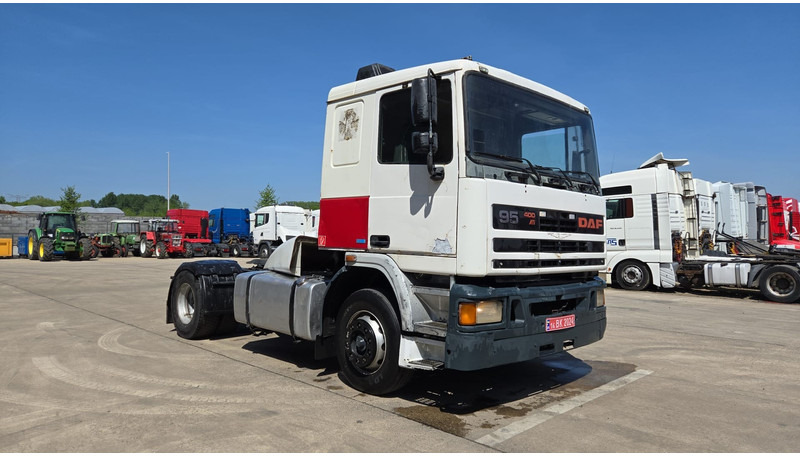 DAF 95 ATI 400 (EURO 2 / MANUAL PUMP / MANUAL GEARBOX / POMPE MANUELLE) - Tegljač: slika 2 DAF 95 ATI 400 (EURO 2 / MANUAL PUMP / MANUAL GEARBOX / POMPE MANUELLE) - Tegljač: slika 2