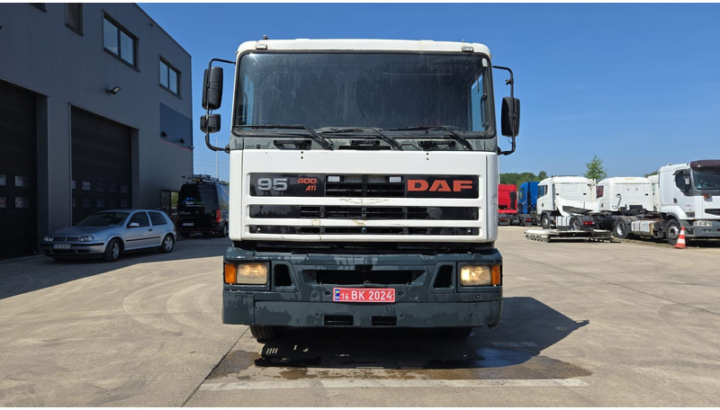 DAF 95 ATI 400 (EURO 2 / MANUAL PUMP / MANUAL GEARBOX / POMPE MANUELLE) - Tegljač: slika 3 DAF 95 ATI 400 (EURO 2 / MANUAL PUMP / MANUAL GEARBOX / POMPE MANUELLE) - Tegljač: slika 3