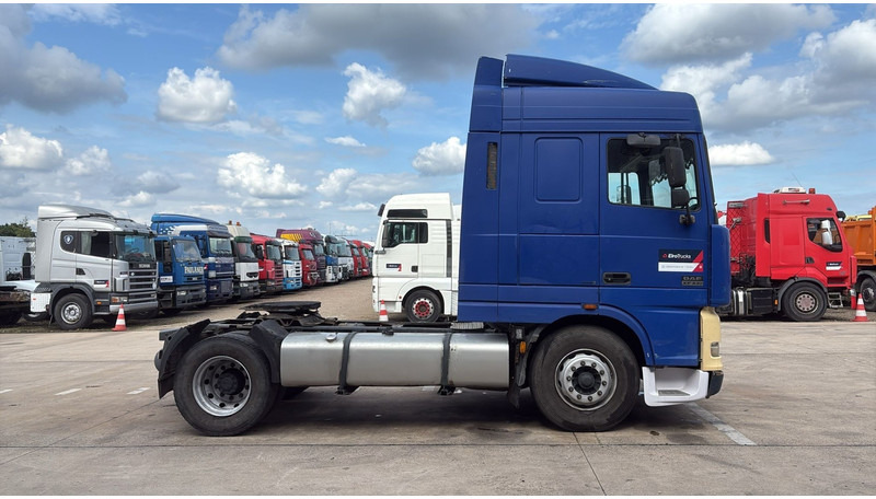 DAF 95 XF 430 (EURO 3 / BOITE MANUELLE / MANUAL GEARBOX) - Tegljač: slika 4 DAF 95 XF 430 (EURO 3 / BOITE MANUELLE / MANUAL GEARBOX) - Tegljač: slika 4
