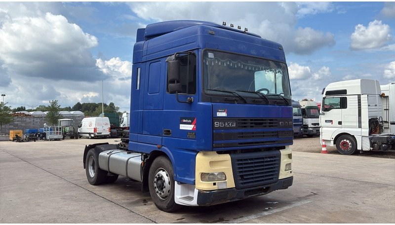 DAF 95 XF 430 (EURO 3 / BOITE MANUELLE / MANUAL GEARBOX) - Tegljač: slika 3 DAF 95 XF 430 (EURO 3 / BOITE MANUELLE / MANUAL GEARBOX) - Tegljač: slika 3