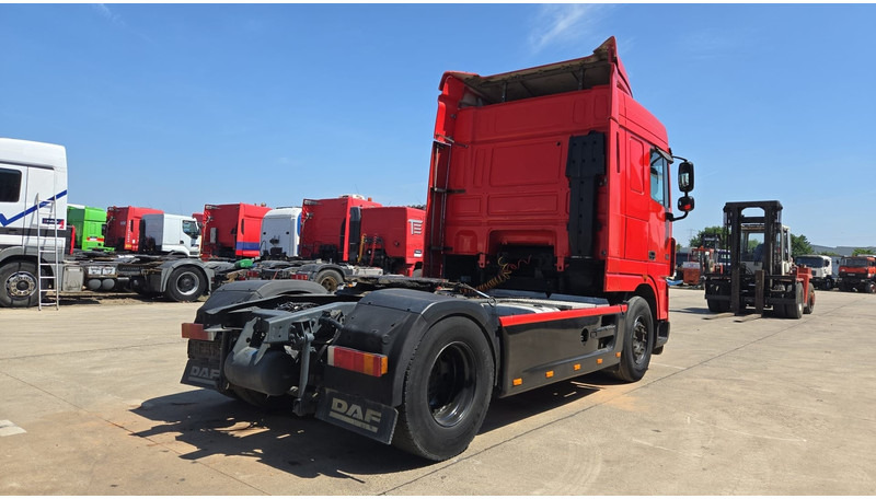 DAF XF 105.410 (BOITE MANUELLE / SUPER PROPRE !!! / TRES BONNE ETAT / AIRCO / MANUAL GEARBOX) - Tegljač: slika 5 DAF XF 105.410 (BOITE MANUELLE / SUPER PROPRE !!! / TRES BONNE ETAT / AIRCO / MANUAL GEARBOX) - Tegljač: slika 5