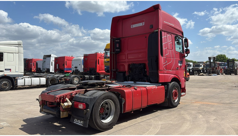 DAF XF 460 (BELGIAN TRUCK / RETARDER / EURO 6 / STANDKLIMA / 2 TANKS / FULL SPOILERS) - Tegljač: slika 5 DAF XF 460 (BELGIAN TRUCK / RETARDER / EURO 6 / STANDKLIMA / 2 TANKS / FULL SPOILERS) - Tegljač: slika 5