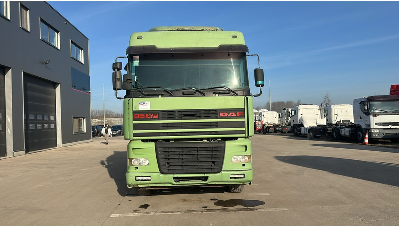 DAF XF 95.430 (EURO 2 / MANUAL PUMP / POMPE MANUELLE / BOITE MANUELLE) - Tegljač: slika 4 DAF XF 95.430 (EURO 2 / MANUAL PUMP / POMPE MANUELLE / BOITE MANUELLE) - Tegljač: slika 4