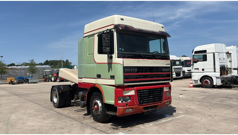 DAF XF 95.430 (EURO 3 / BOITE MANUELLE / MANUAL GEARBOX) - Tegljač: slika 3 DAF XF 95.430 (EURO 3 / BOITE MANUELLE / MANUAL GEARBOX) - Tegljač: slika 3