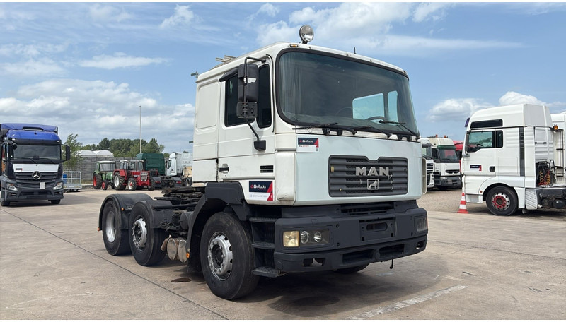 MAN 25.403 (6X2 / 6 CYLINDER / EURO 2 / MANUAL GEARBOX / 8 TYRES) - Tegljač: slika 2 MAN 25.403 (6X2 / 6 CYLINDER / EURO 2 / MANUAL GEARBOX / 8 TYRES) - Tegljač: slika 2
