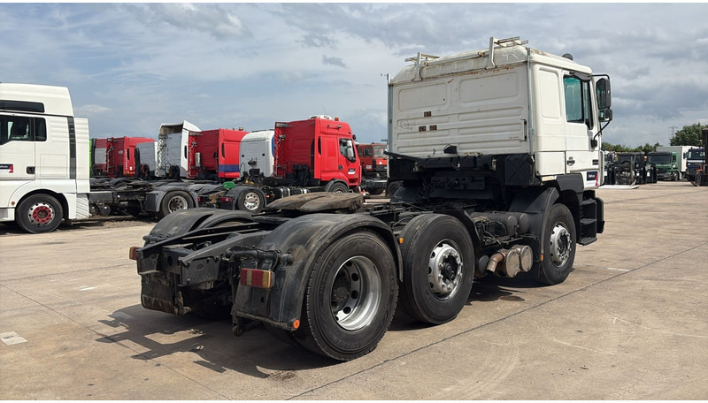 MAN 25.403 (6X2 / 6 CYLINDER / EURO 2 / MANUAL GEARBOX / 8 TYRES) - Tegljač: slika 4 MAN 25.403 (6X2 / 6 CYLINDER / EURO 2 / MANUAL GEARBOX / 8 TYRES) - Tegljač: slika 4