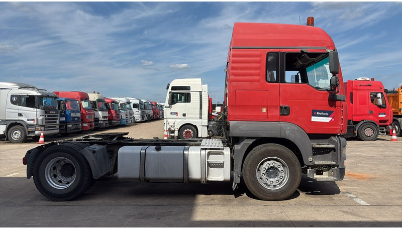 MAN TGA 18.390 (BOITE MANUELLE / MANUAL GEARBOX / PTO / POMPE HYDRAULIQUE) - Tegljač: slika 4 MAN TGA 18.390 (BOITE MANUELLE / MANUAL GEARBOX / PTO / POMPE HYDRAULIQUE) - Tegljač: slika 4