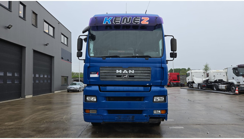 MAN TGA 18.410 (864.000 KM / MANUAL PUMP / MANUAL GEARBOX / RETARDER / POMPE MANUELLE) - Tegljač: slika 2 MAN TGA 18.410 (864.000 KM / MANUAL PUMP / MANUAL GEARBOX / RETARDER / POMPE MANUELLE) - Tegljač: slika 2